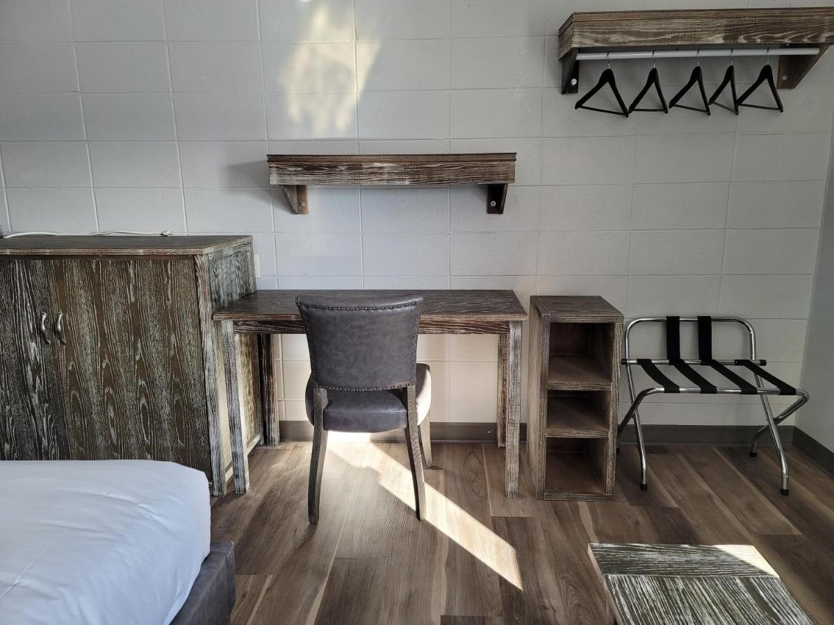 Parkside Inn Гранд Прери Екстериор снимка