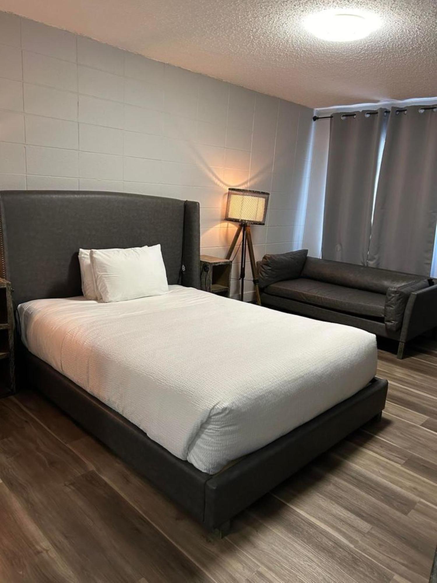 Parkside Inn Гранд Прери Екстериор снимка